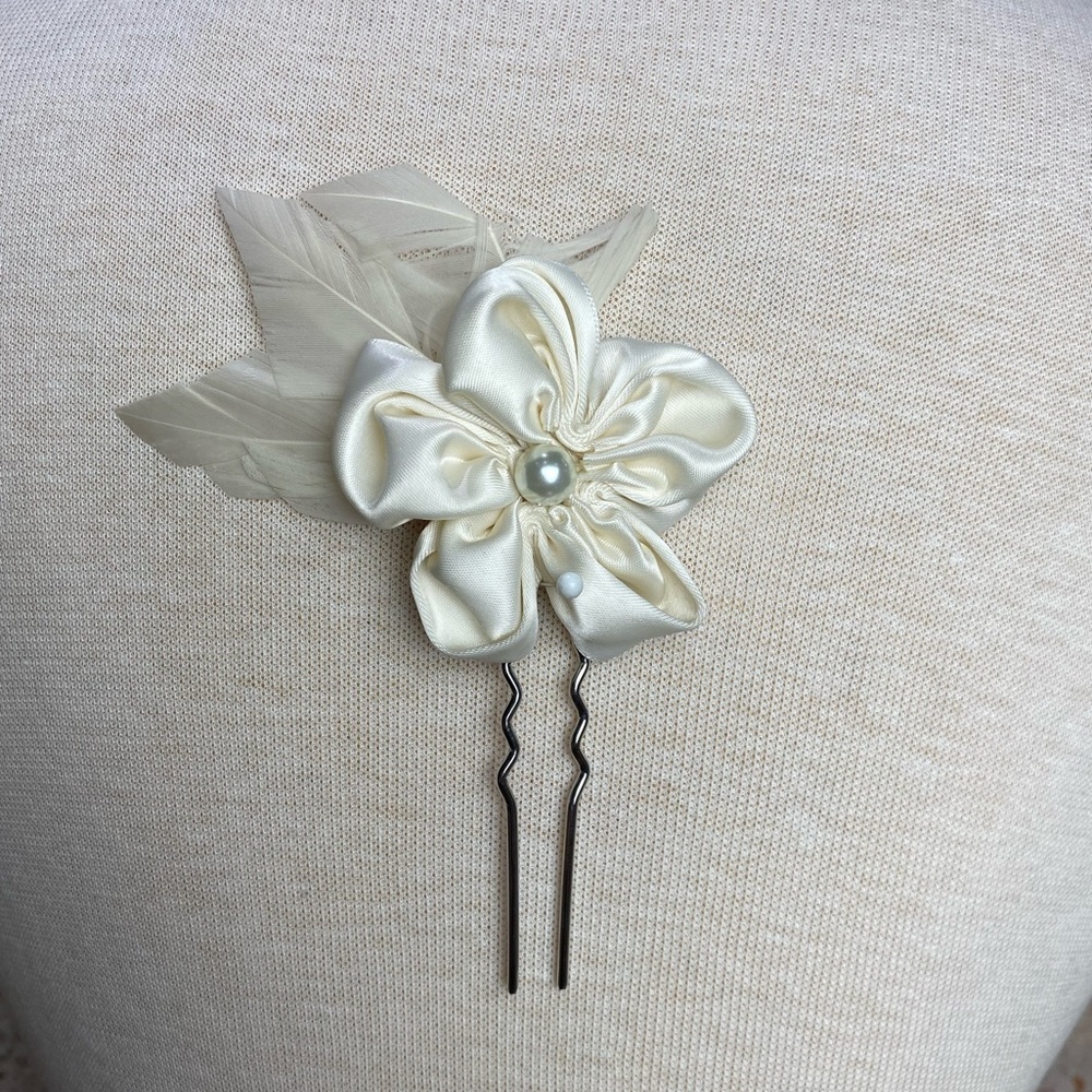 Bridal hair pin flower and feather